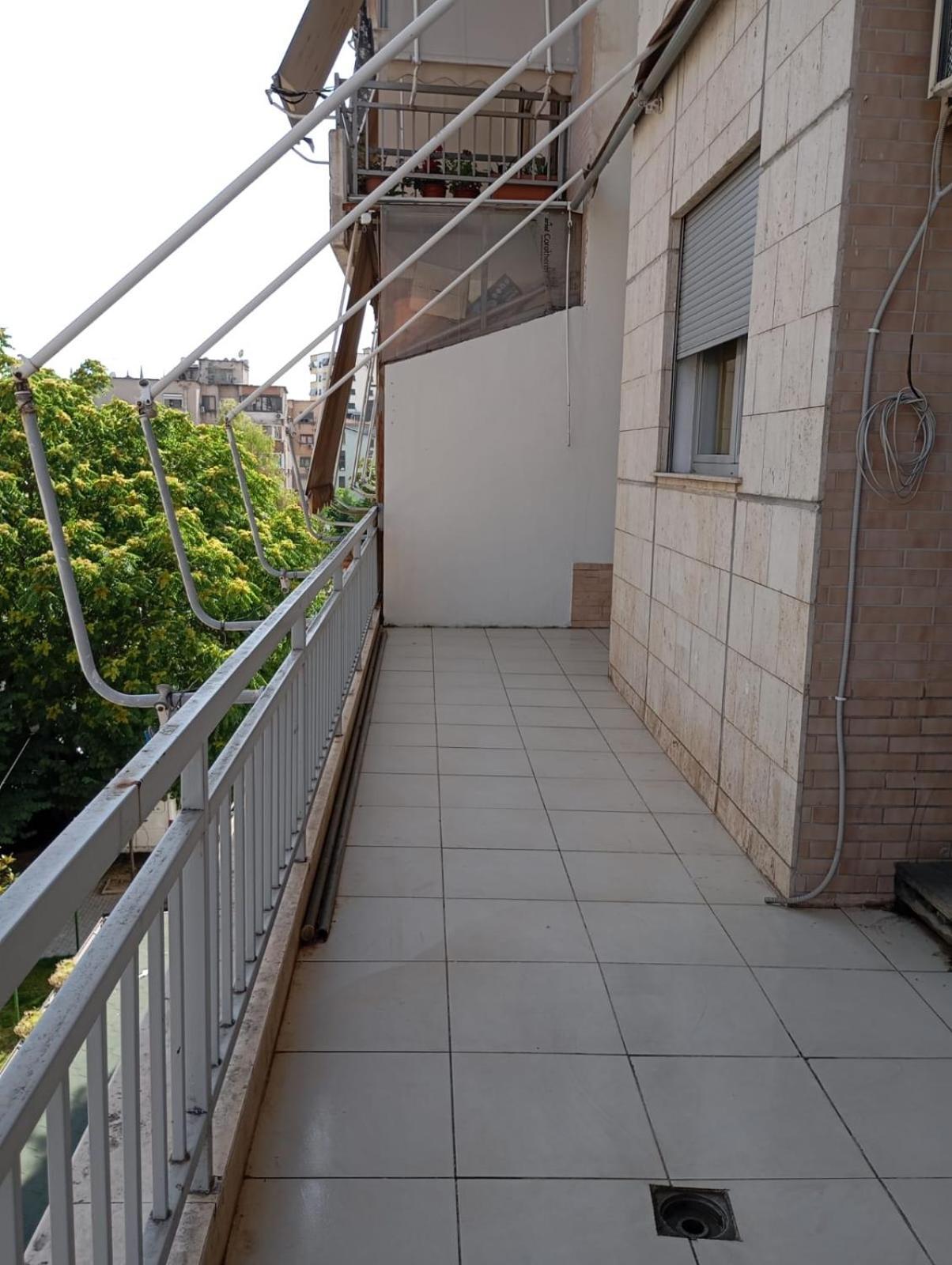 Royal 3 Hostel Tirana Exterior foto